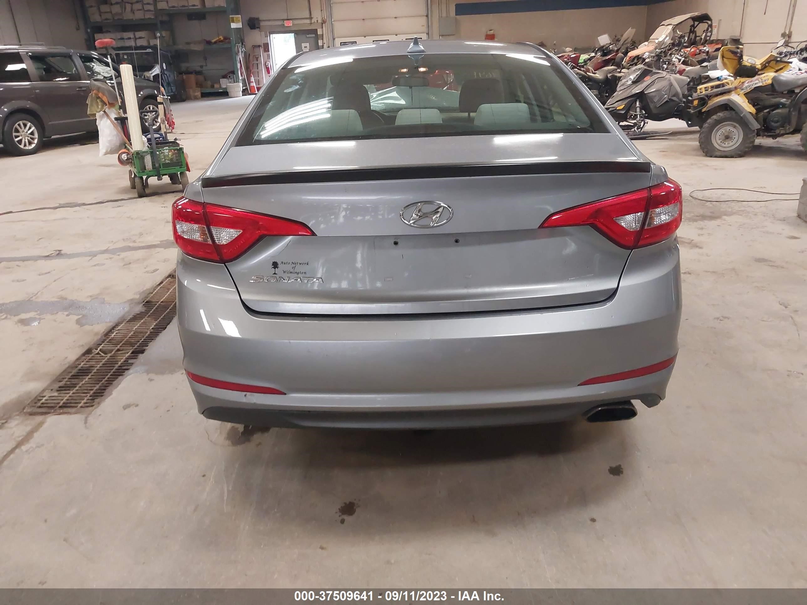 Photo 16 VIN: 5NPE24AF2FH024547 - HYUNDAI SONATA 