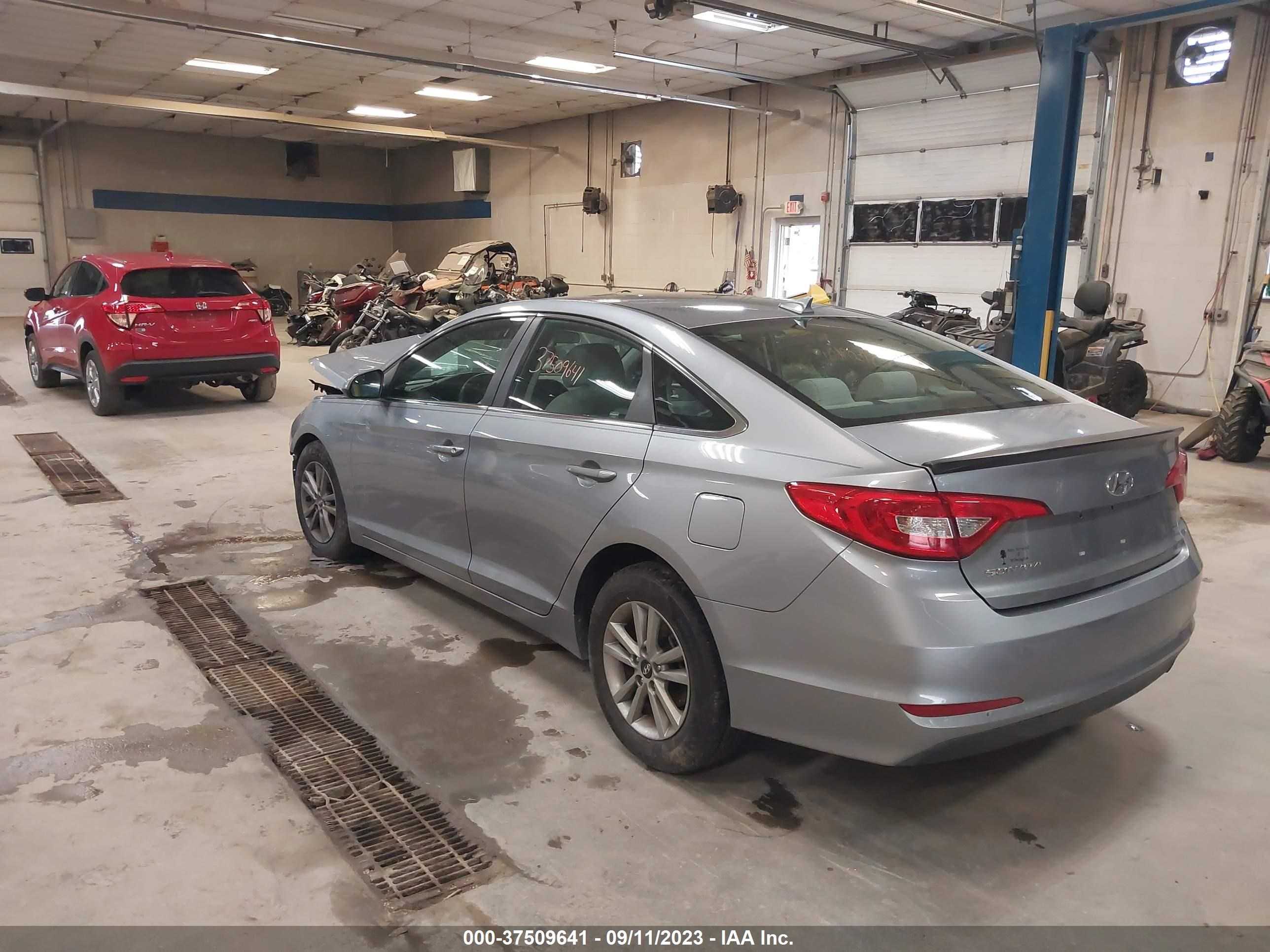 Photo 2 VIN: 5NPE24AF2FH024547 - HYUNDAI SONATA 