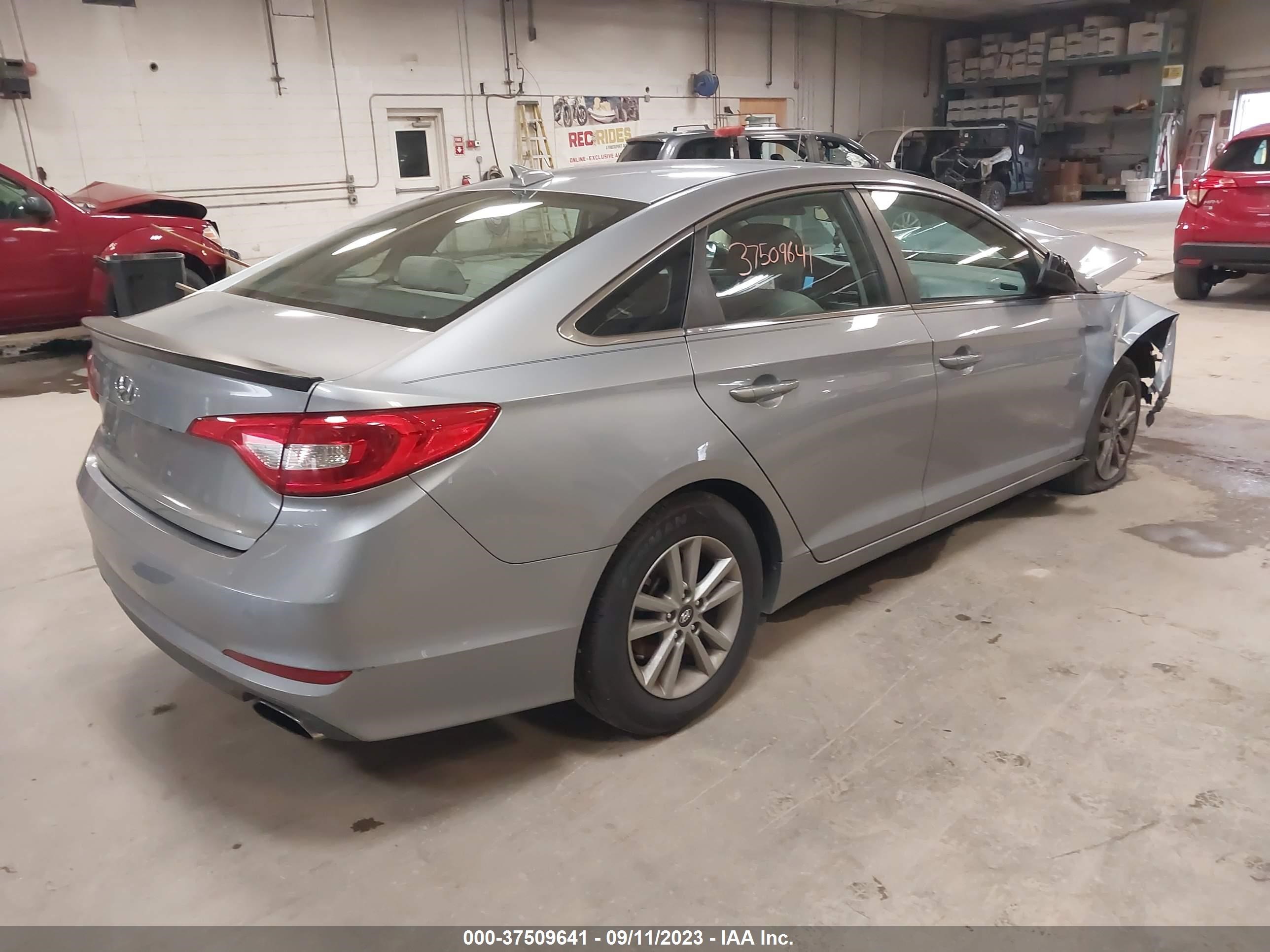 Photo 3 VIN: 5NPE24AF2FH024547 - HYUNDAI SONATA 