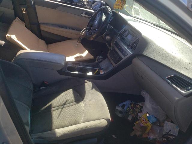 Photo 4 VIN: 5NPE24AF2FH081119 - HYUNDAI SONATA SE 