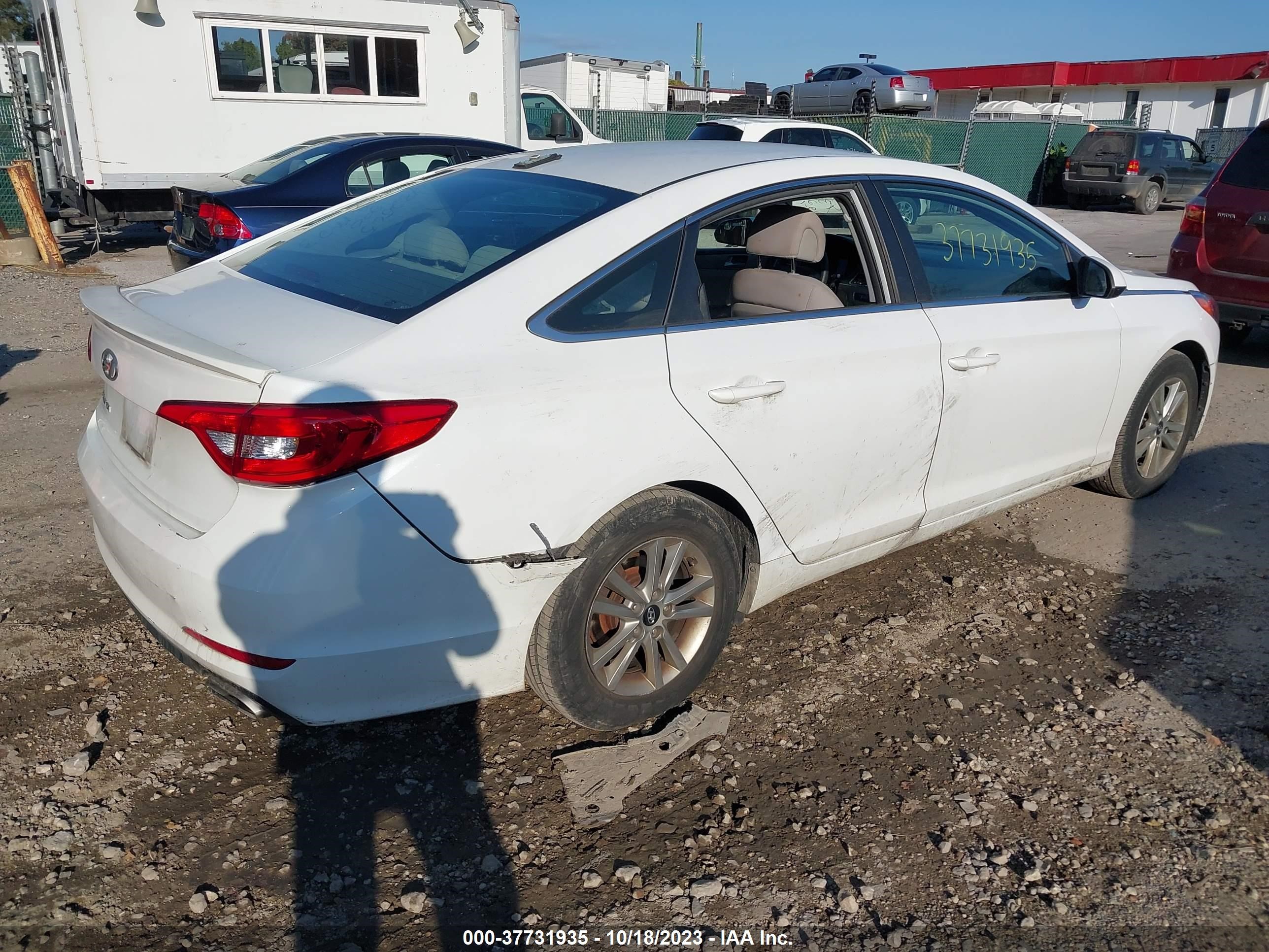 Photo 3 VIN: 5NPE24AF2FH122056 - HYUNDAI SONATA 