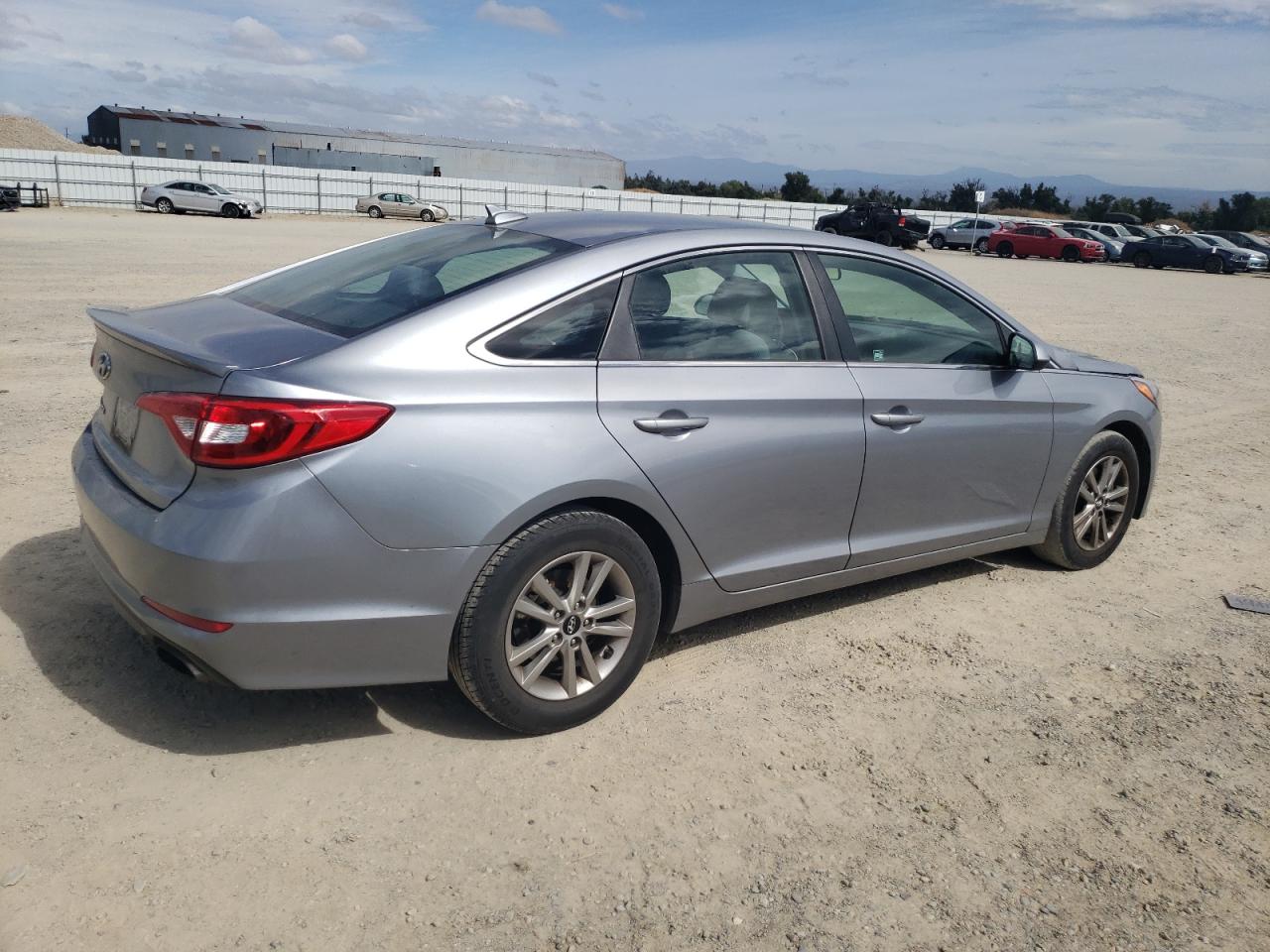 Photo 2 VIN: 5NPE24AF2FH171788 - HYUNDAI SONATA 