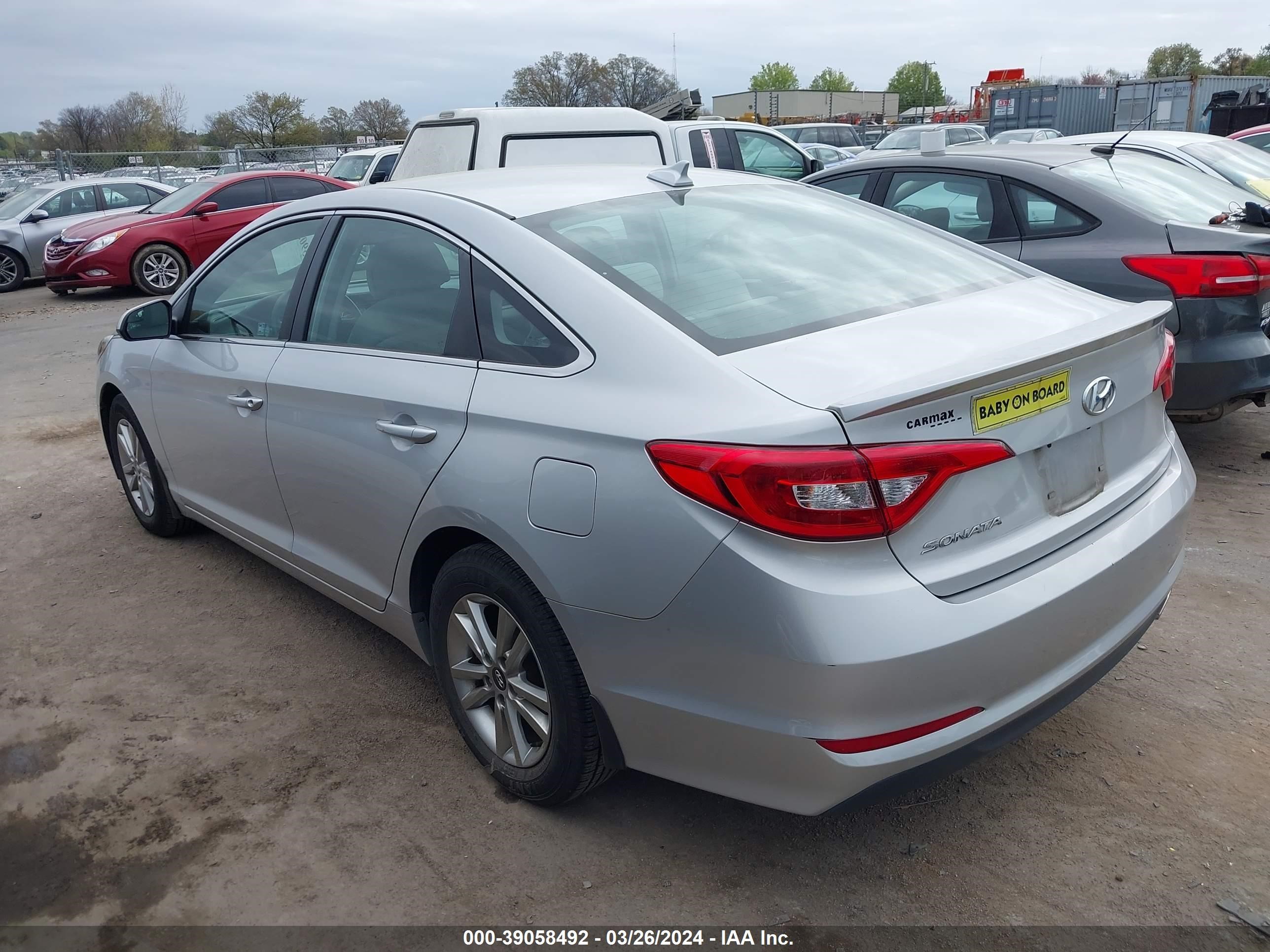 Photo 2 VIN: 5NPE24AF2FH179745 - HYUNDAI SONATA 