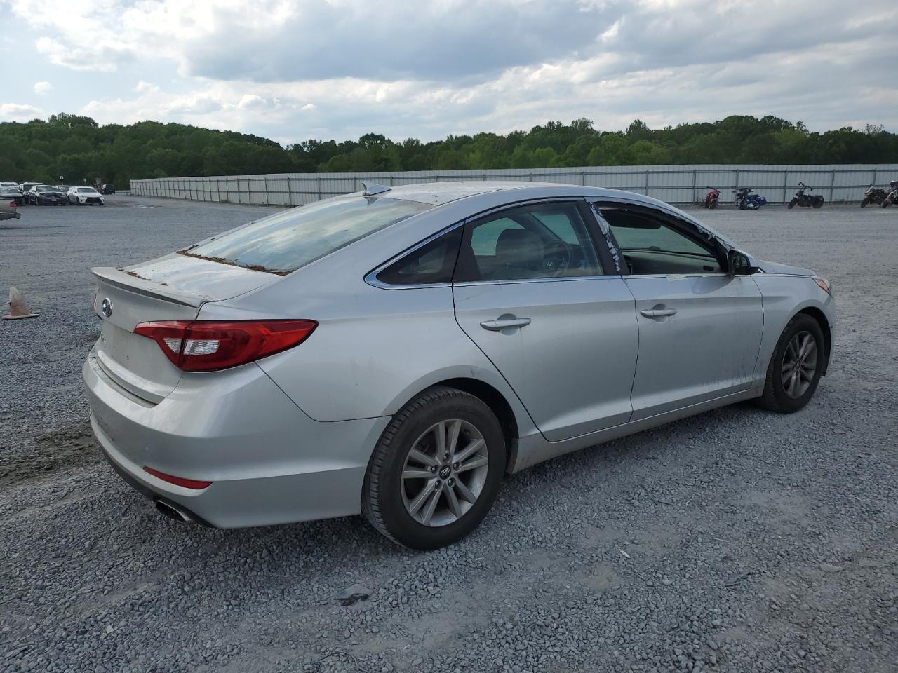 Photo 2 VIN: 5NPE24AF2FH204367 - HYUNDAI SONATA 