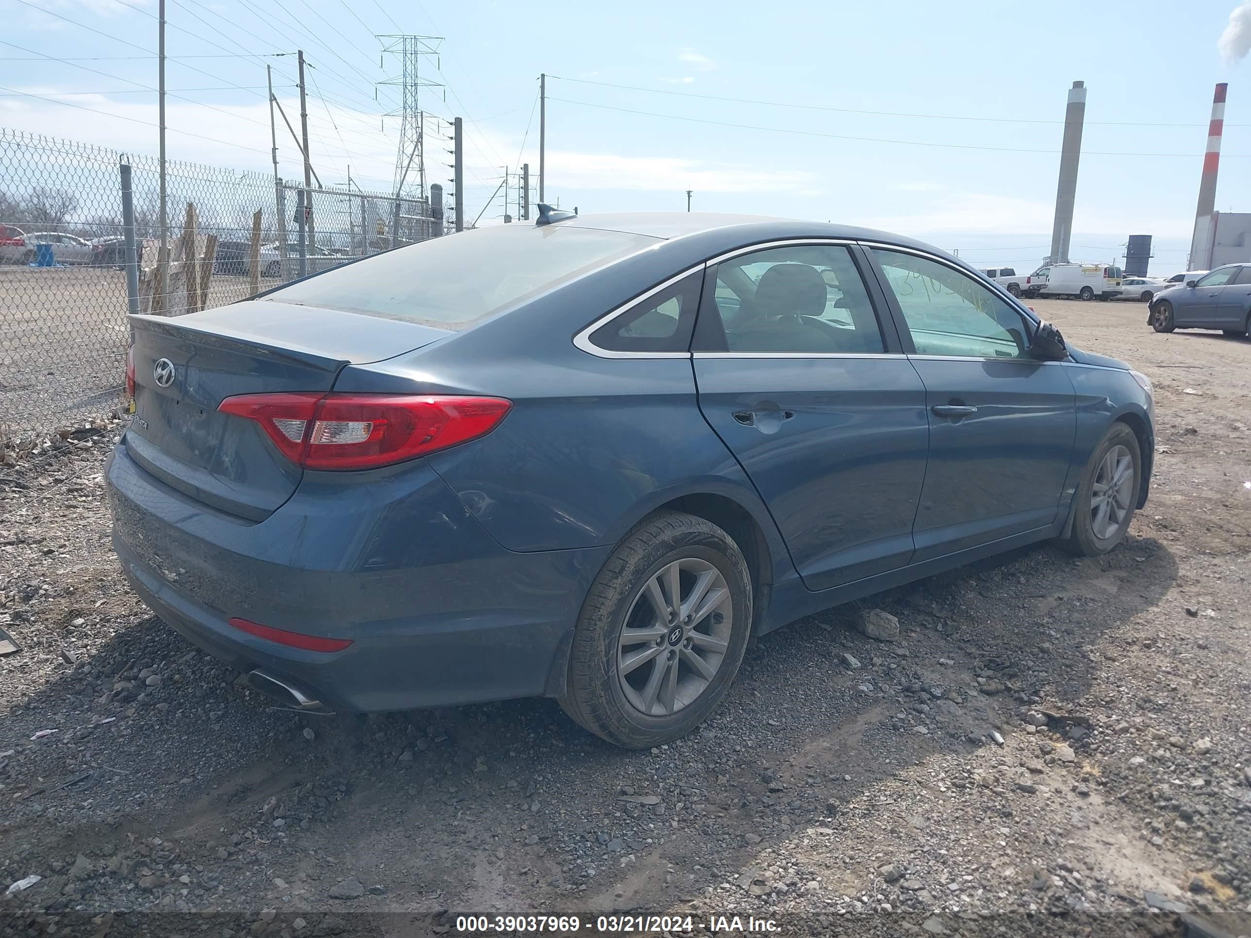 Photo 3 VIN: 5NPE24AF2FH210346 - HYUNDAI SONATA 