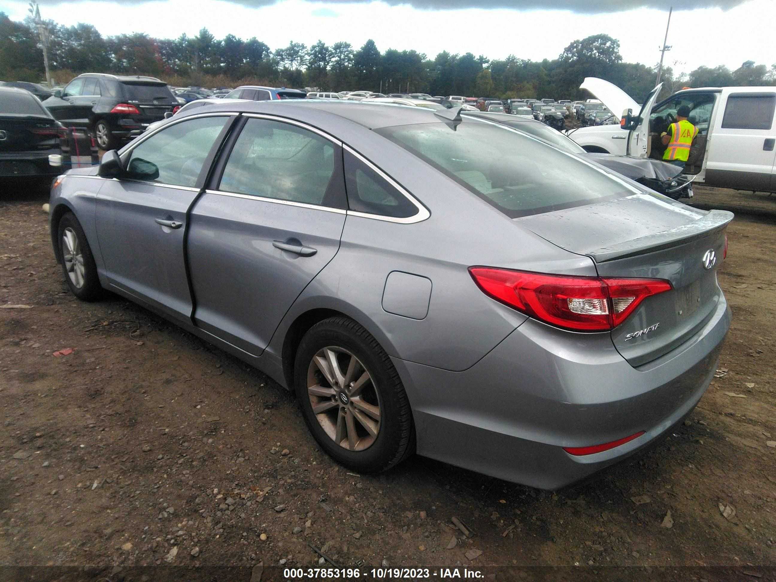 Photo 2 VIN: 5NPE24AF2GH301814 - HYUNDAI SONATA 