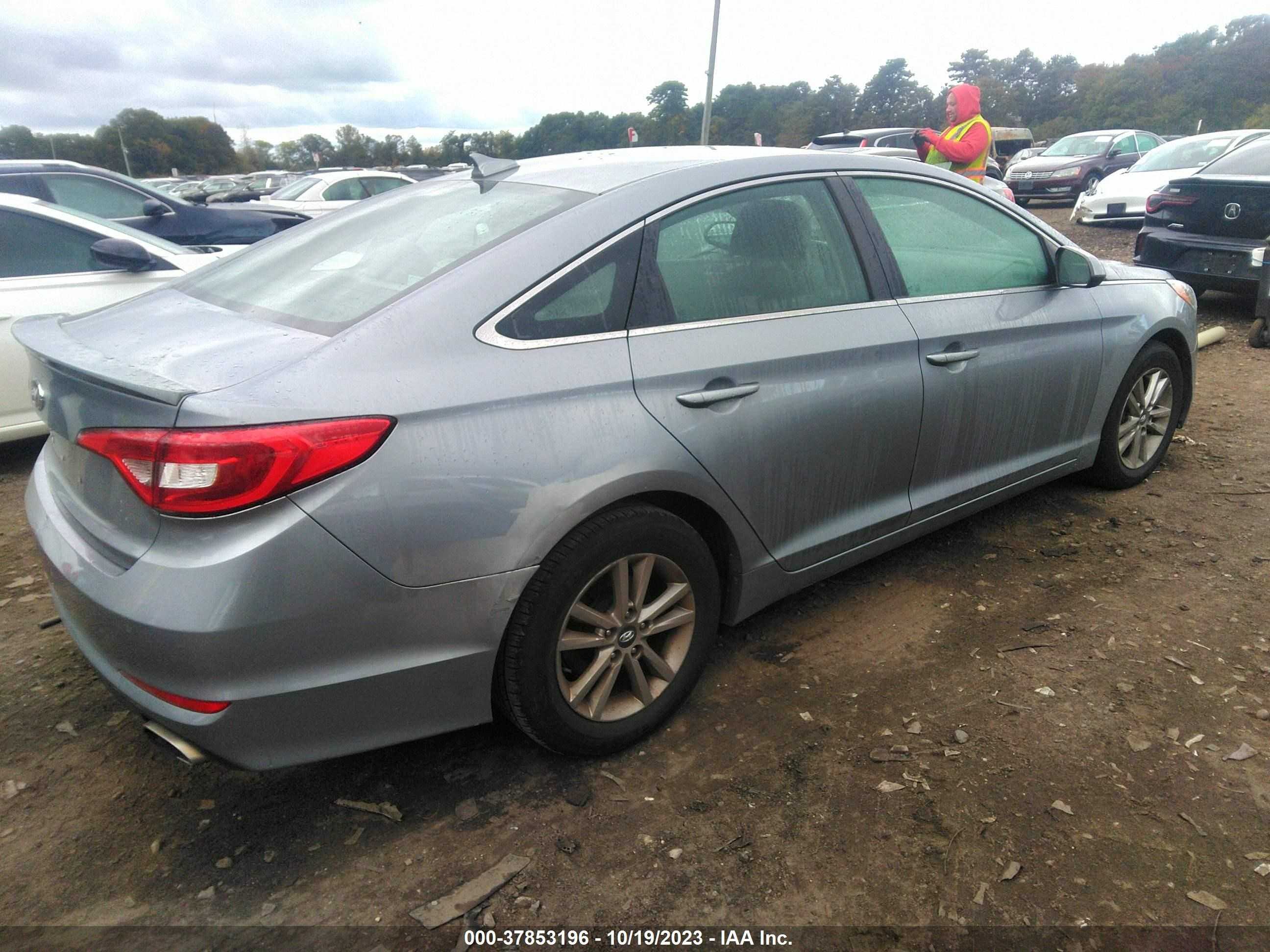 Photo 3 VIN: 5NPE24AF2GH301814 - HYUNDAI SONATA 