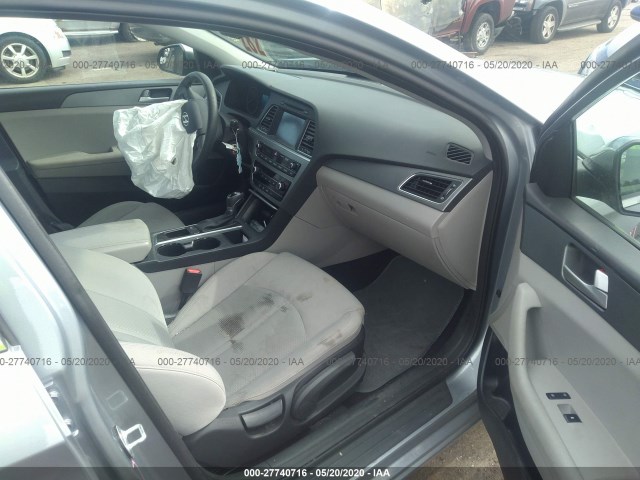 Photo 4 VIN: 5NPE24AF2GH384869 - HYUNDAI SONATA 