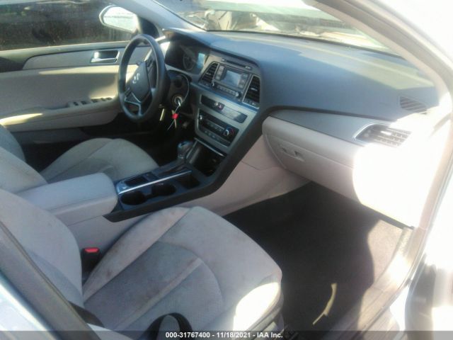 Photo 4 VIN: 5NPE24AF2GH404330 - HYUNDAI SONATA 