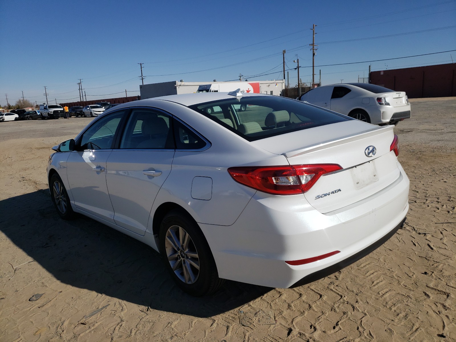 Photo 2 VIN: 5NPE24AF2HH450144 - HYUNDAI SONATA SE 