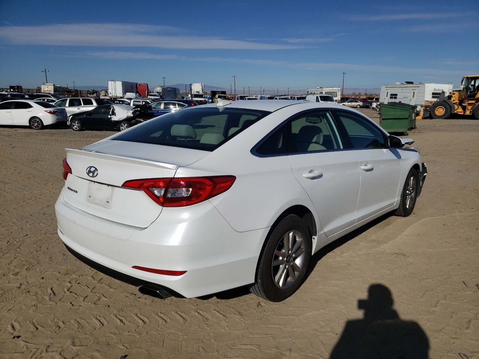 Photo 3 VIN: 5NPE24AF2HH450144 - HYUNDAI SONATA SE 