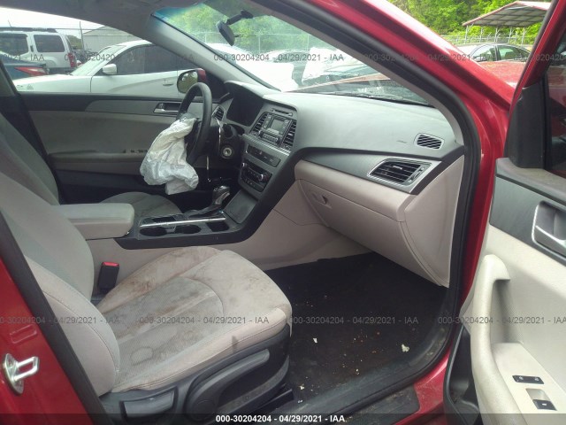 Photo 4 VIN: 5NPE24AF2HH463928 - HYUNDAI SONATA 