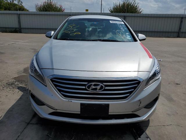 Photo 4 VIN: 5NPE24AF2HH466229 - HYUNDAI SONATA SE 