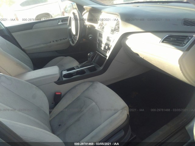 Photo 4 VIN: 5NPE24AF2HH470524 - HYUNDAI SONATA 