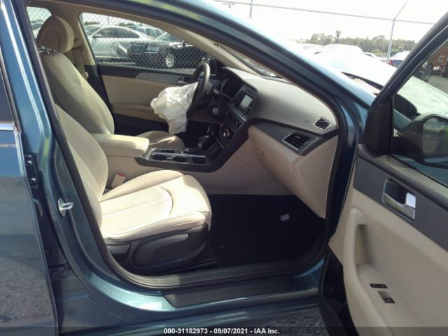 Photo 4 VIN: 5NPE24AF2HH477456 - HYUNDAI SONATA 