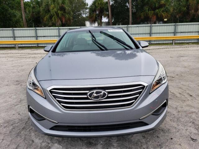 Photo 4 VIN: 5NPE24AF2HH480924 - HYUNDAI SONATA SE 