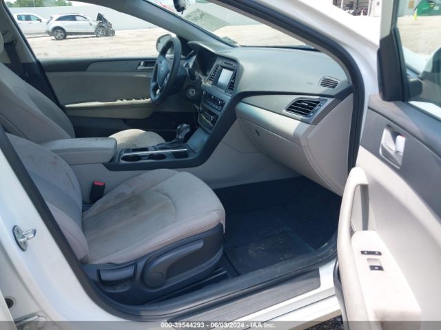 Photo 4 VIN: 5NPE24AF2HH483385 - HYUNDAI SONATA 