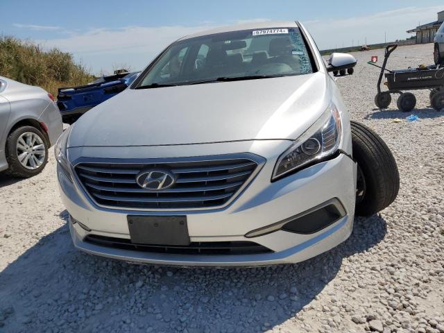 Photo 4 VIN: 5NPE24AF2HH502257 - HYUNDAI SONATA SE 