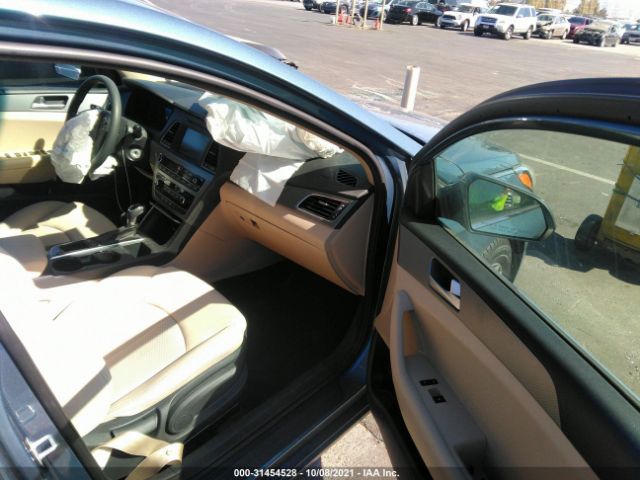 Photo 4 VIN: 5NPE24AF2HH502498 - HYUNDAI SONATA 