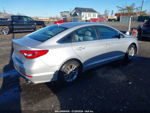 Photo 3 VIN: 5NPE24AF2HH506938 - HYUNDAI SONATA 