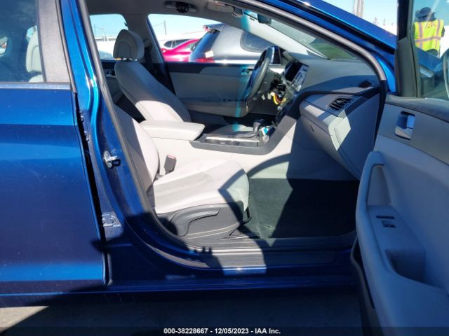 Photo 4 VIN: 5NPE24AF2HH520998 - HYUNDAI SONATA 