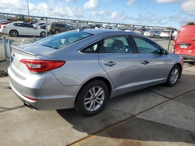 Photo 2 VIN: 5NPE24AF2HH530155 - HYUNDAI SONATA SE 