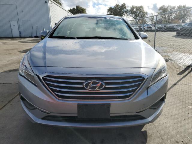 Photo 4 VIN: 5NPE24AF2HH530155 - HYUNDAI SONATA SE 