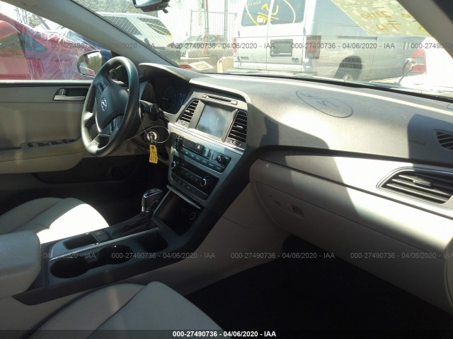 Photo 4 VIN: 5NPE24AF2HH555802 - HYUNDAI SONATA 