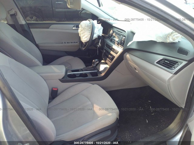 Photo 4 VIN: 5NPE24AF2HH557307 - HYUNDAI SONATA 