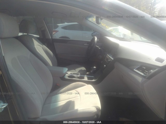 Photo 4 VIN: 5NPE24AF2HH557579 - HYUNDAI SONATA 