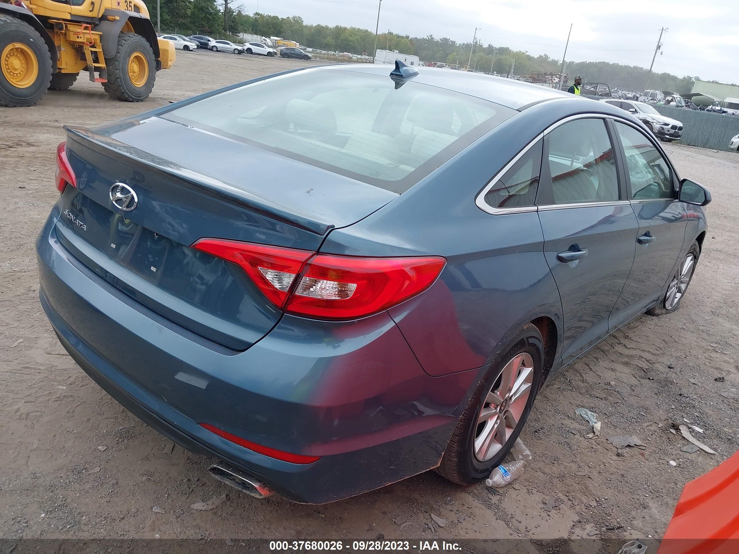 Photo 3 VIN: 5NPE24AF2HH565178 - HYUNDAI SONATA 