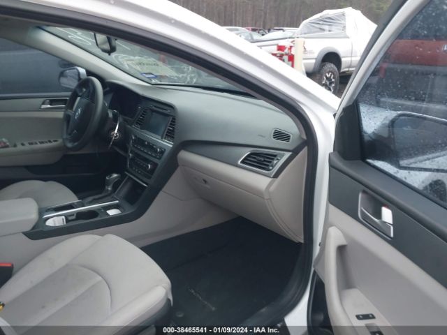 Photo 4 VIN: 5NPE24AF2HH577136 - HYUNDAI SONATA 