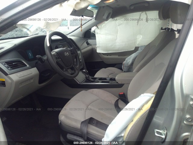 Photo 4 VIN: 5NPE24AF2HH577900 - HYUNDAI SONATA 