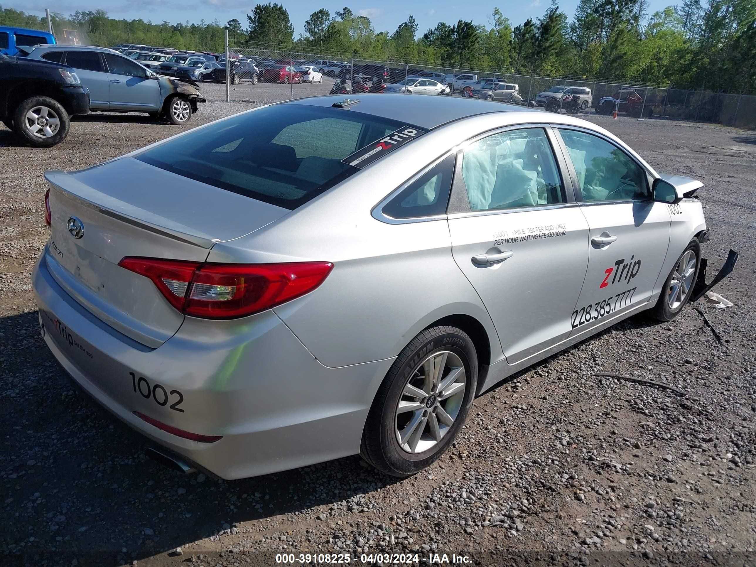 Photo 3 VIN: 5NPE24AF2HH577928 - HYUNDAI SONATA 