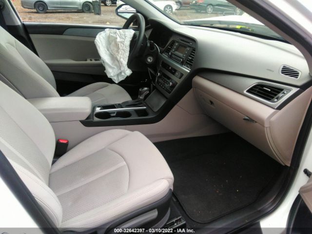 Photo 4 VIN: 5NPE24AF2HH585348 - HYUNDAI SONATA 