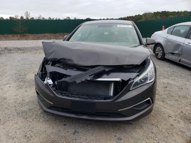 Photo 8 VIN: 5NPE24AF2HH590646 - HYUNDAI SONATA SE 