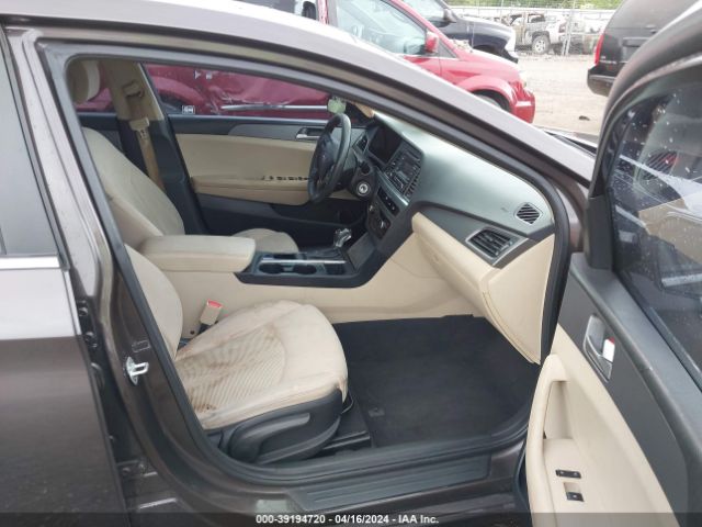 Photo 4 VIN: 5NPE24AF2HH592512 - HYUNDAI SONATA 