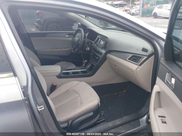 Photo 4 VIN: 5NPE24AF2HH593837 - HYUNDAI SONATA 