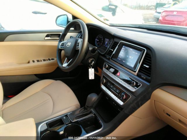 Photo 4 VIN: 5NPE24AF2JH597781 - HYUNDAI SONATA 