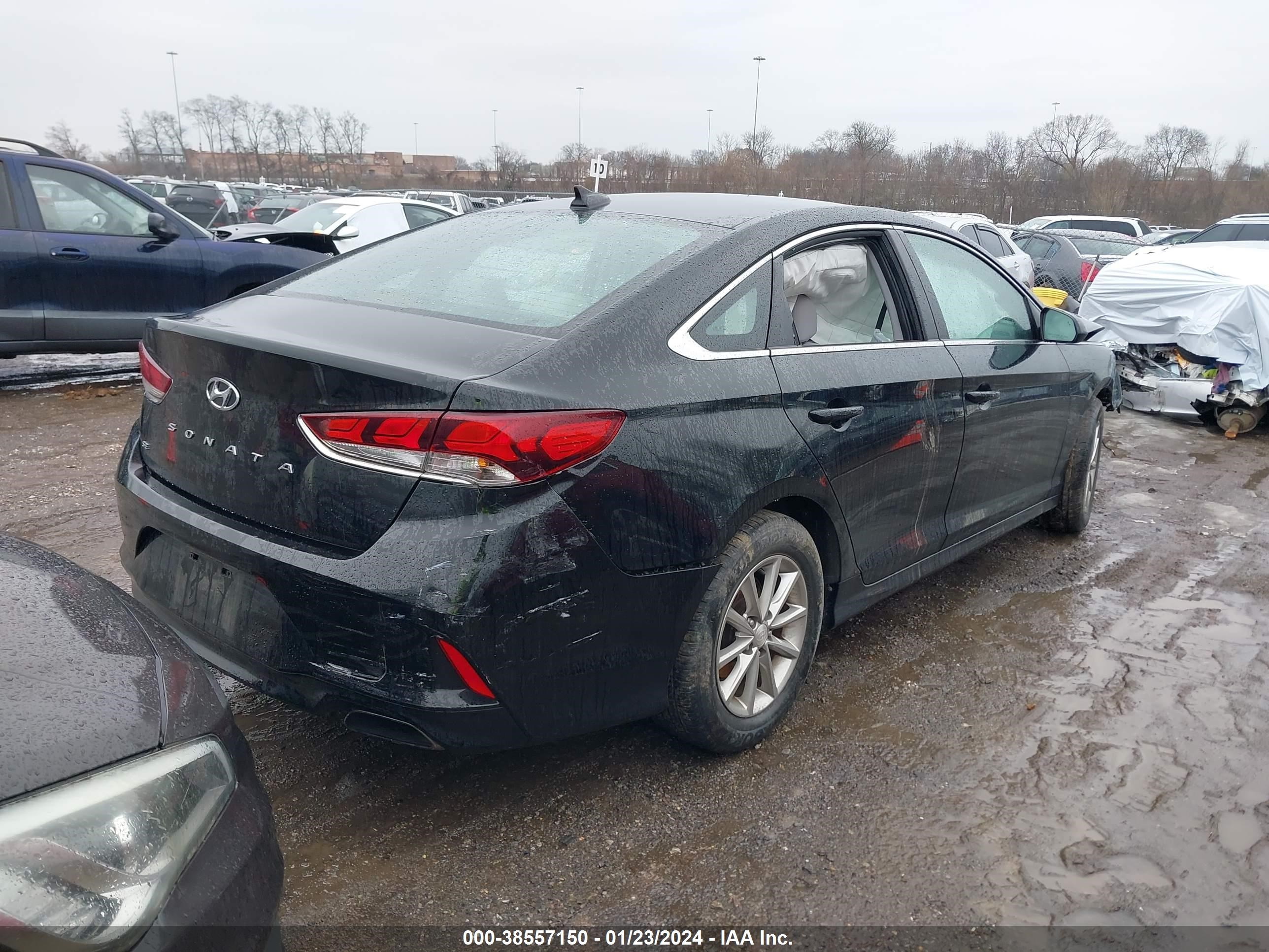 Photo 3 VIN: 5NPE24AF2JH610044 - HYUNDAI SONATA 