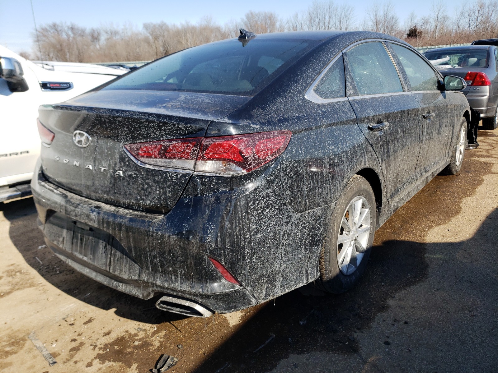 Photo 3 VIN: 5NPE24AF2JH620198 - HYUNDAI SONATA SE 