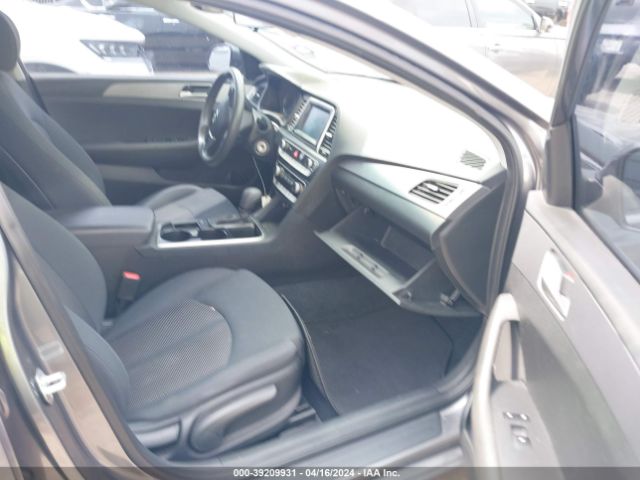 Photo 4 VIN: 5NPE24AF2JH620802 - HYUNDAI SONATA 