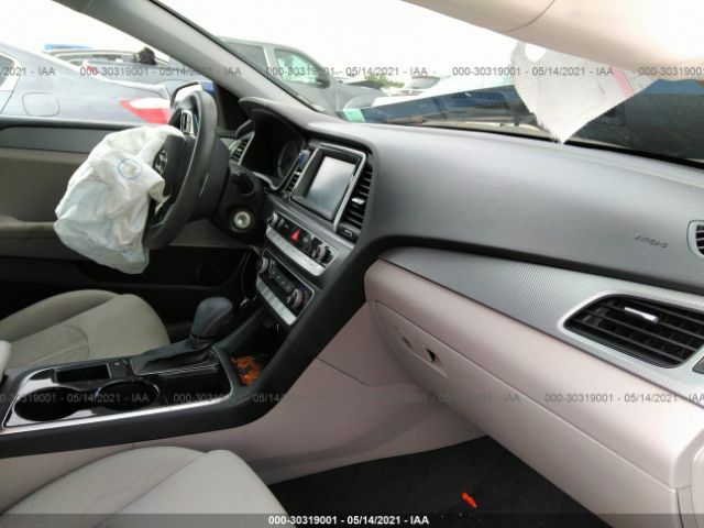 Photo 4 VIN: 5NPE24AF2JH667733 - HYUNDAI SONATA 