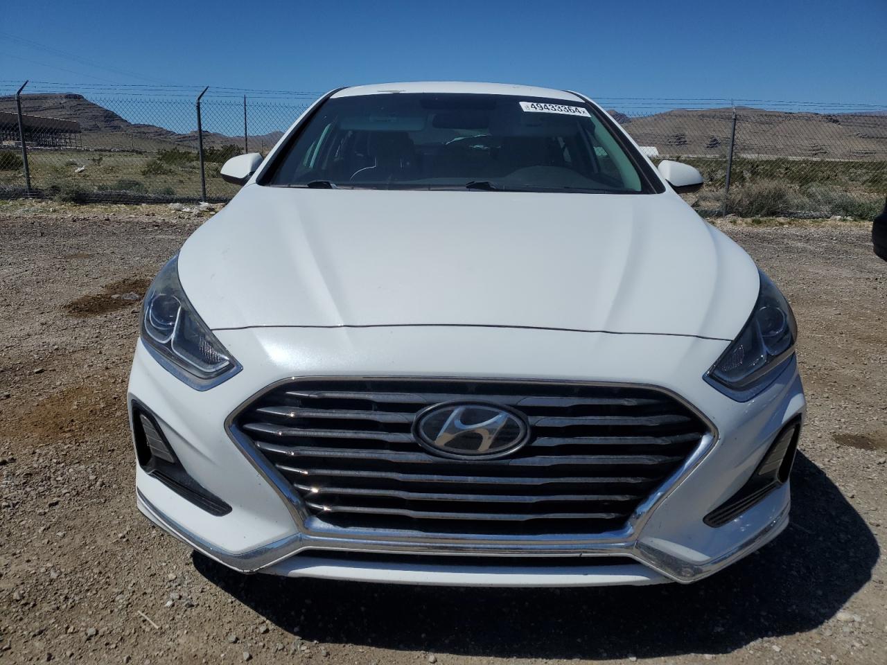 Photo 4 VIN: 5NPE24AF2JH677193 - HYUNDAI SONATA 