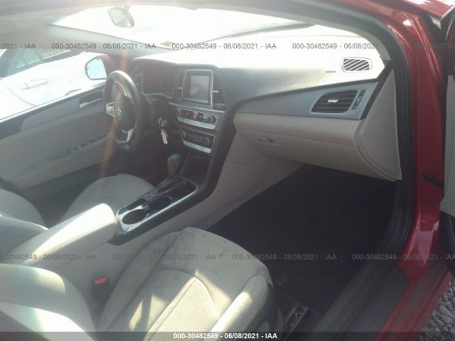 Photo 4 VIN: 5NPE24AF2KH734025 - HYUNDAI SONATA 