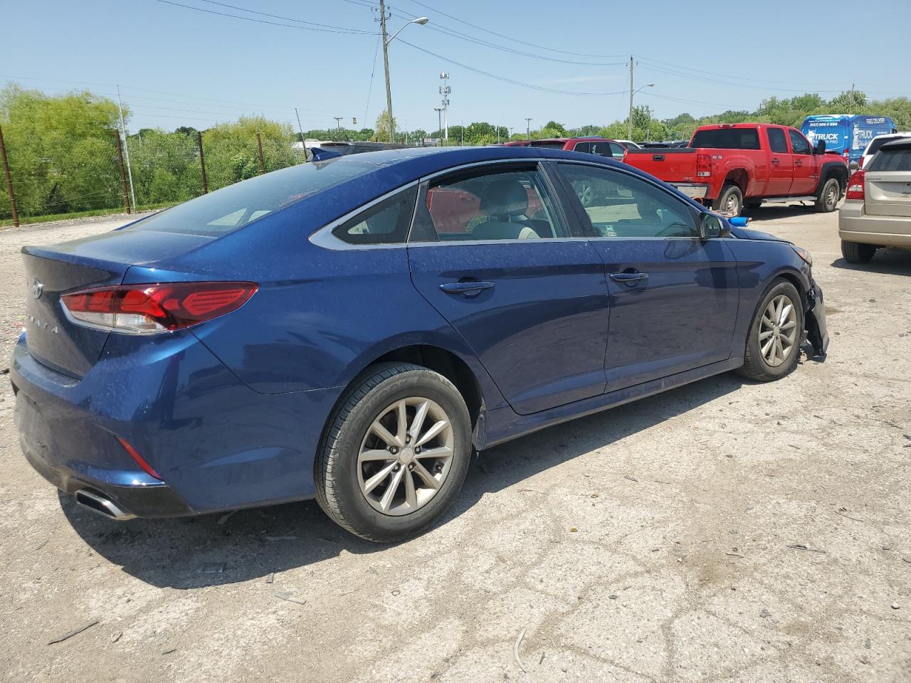 Photo 2 VIN: 5NPE24AF2KH758583 - HYUNDAI SONATA 