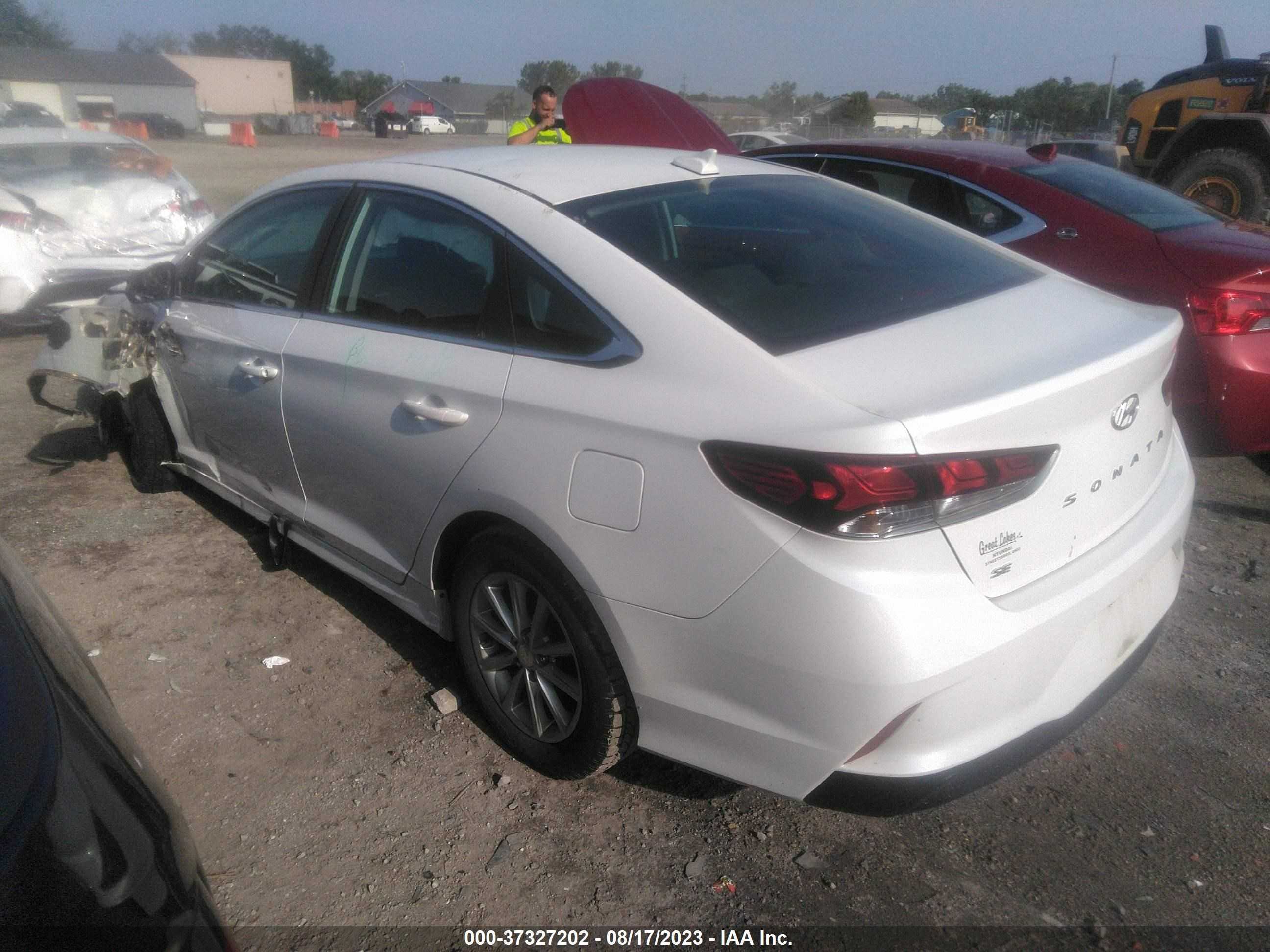 Photo 2 VIN: 5NPE24AF2KH787355 - HYUNDAI SONATA 