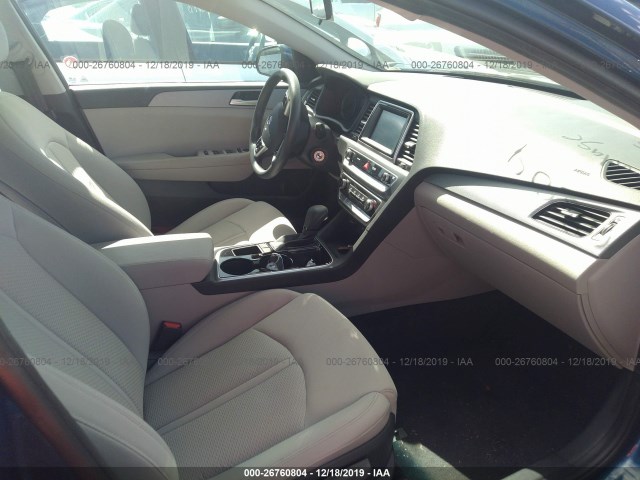 Photo 4 VIN: 5NPE24AF2KH791681 - HYUNDAI SONATA 