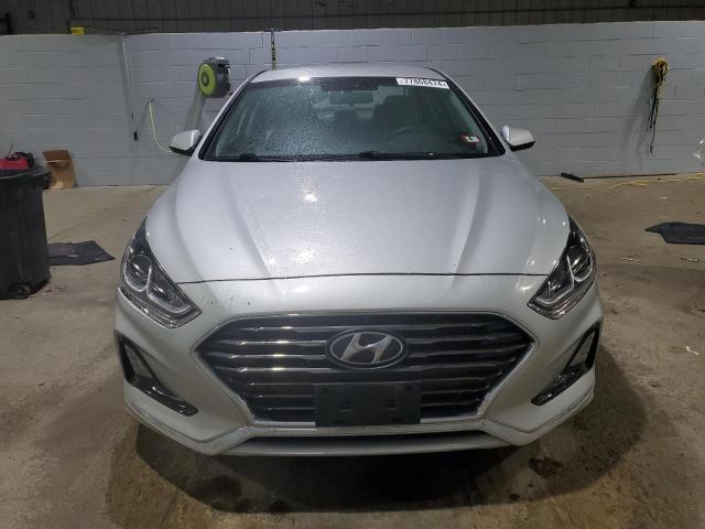 Photo 4 VIN: 5NPE24AF2KH796038 - HYUNDAI SONATA SE 