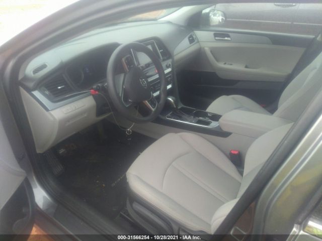 Photo 4 VIN: 5NPE24AF2KH806731 - HYUNDAI SONATA 